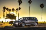 Chrysler Pacifica Hybrid Limited 2016 года